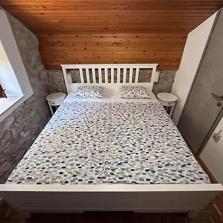 Stone Cesarovina Ferienhaus