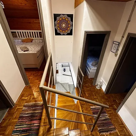 Stone Cesarovina بيت للعطل