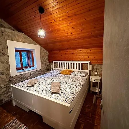 Stone Cesarovina *