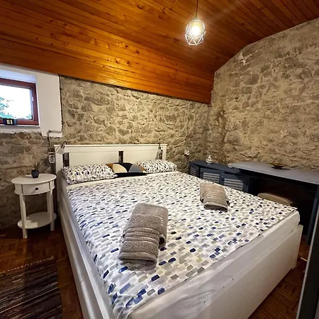 Hébergement de vacances Stone Cesarovina Cres