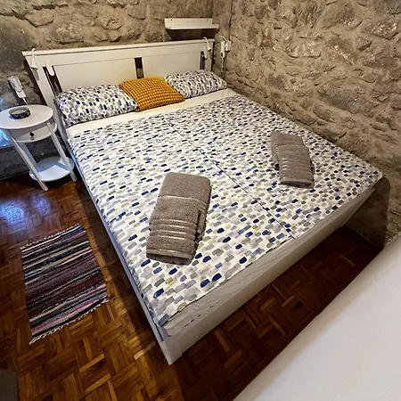 Stone Cesarovina