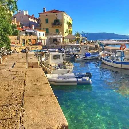 Tatil Evi Stone Cesarovina *