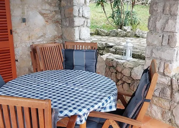 Stone Cesarovina * Cres