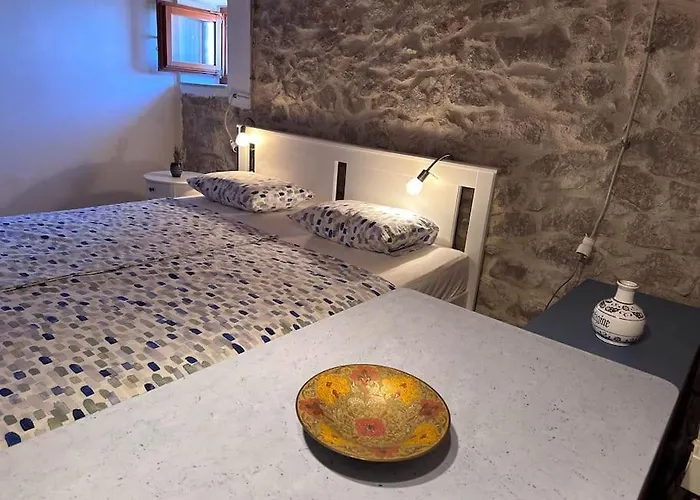 Stone Cesarovina * Cres