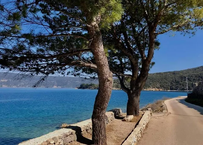 Stone Cesarovina Cres