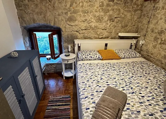 Stone Cesarovina Cres
