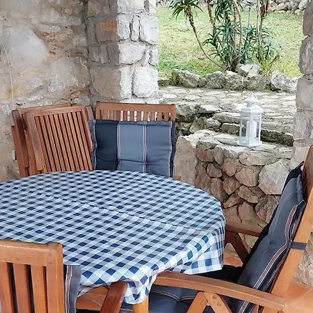 Stone Cesarovina * Cres