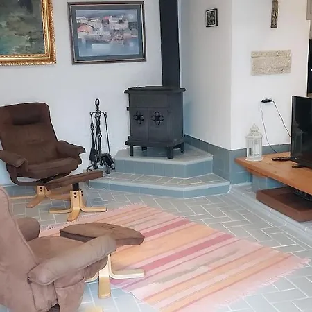 Stone Cesarovina Cres