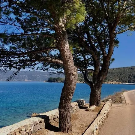 Stone Cesarovina Cres